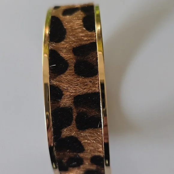 Avon Leopard Faux Fur Gold Tone Hinged Bangle Bracelet NIB - Picture 7 of 8